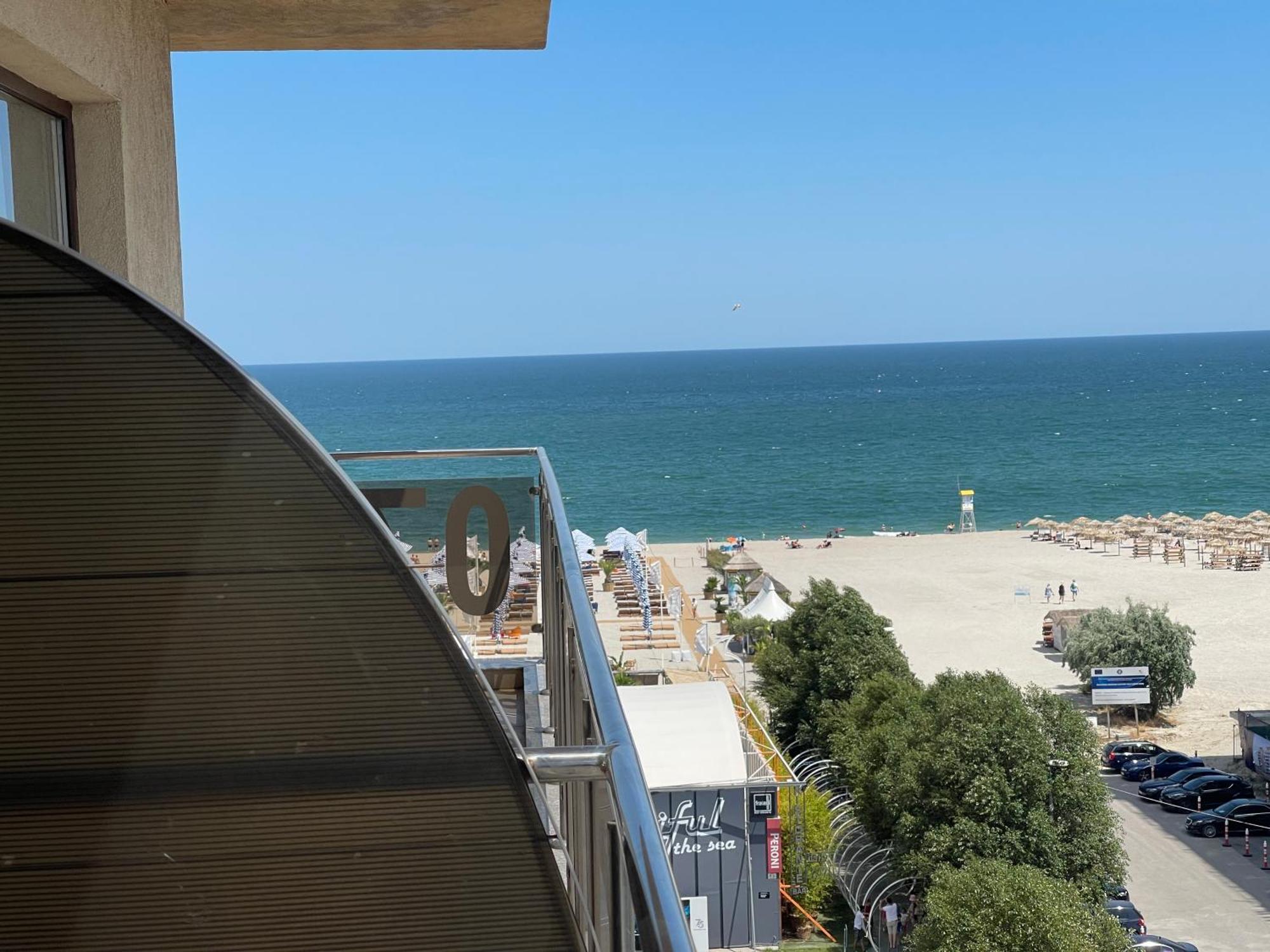Summerland Sea-View Luxury Apartment Mamaia Exterior photo